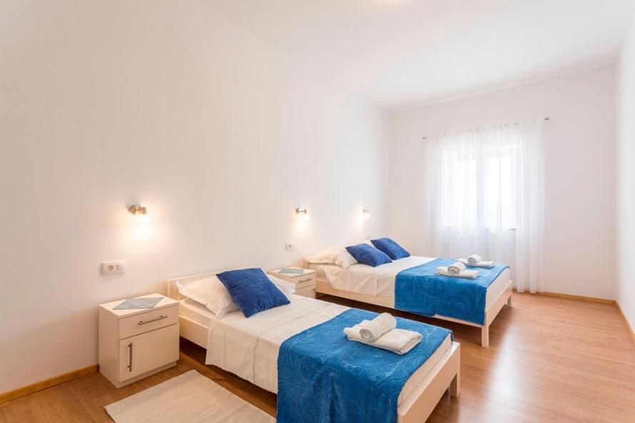 Apartmani Bezmalinovic Bol Luaran gambar